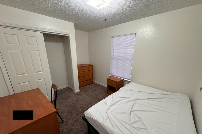 Bedroom - University Highlands *female identifying only* Apartments