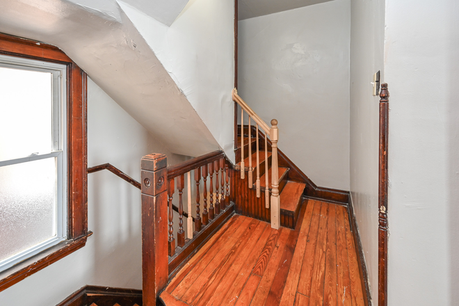 Entryway - 2125 W. Clifton Ave Duplex