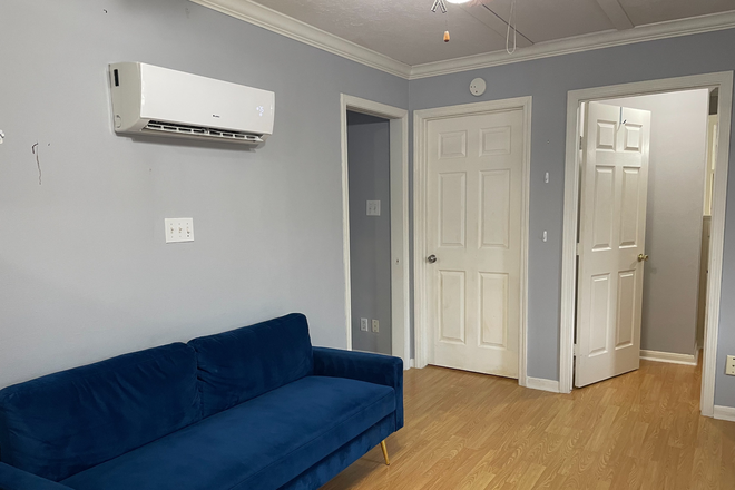 Living Room - Fully Furnished Apartment in West University - All Bills Included