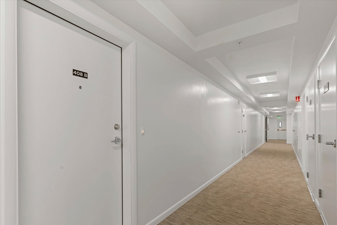 Unit 408B Entrance and hallway - Incline Terrace Condominiums