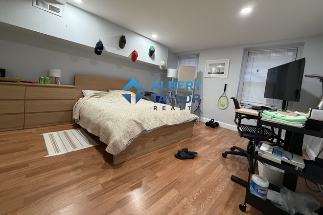 Bedroom - In-Unit Laundry - 3Bed/2Bath Duplex Unit! Steps from Campus Apartments