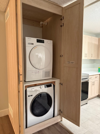 In-Unit Washer & Dryer - Prime Student Living: 1 Block to CU / Easy Commute to Naropa! 🏔️ Apartments