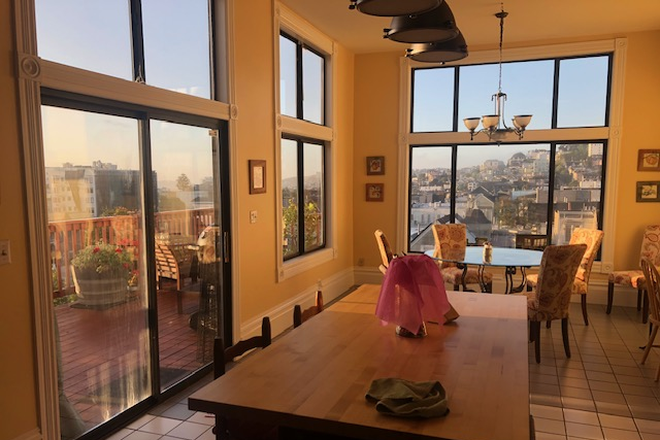 Kitchen with view - Large Flat 2200 Sq Ft close to campus share with Professional