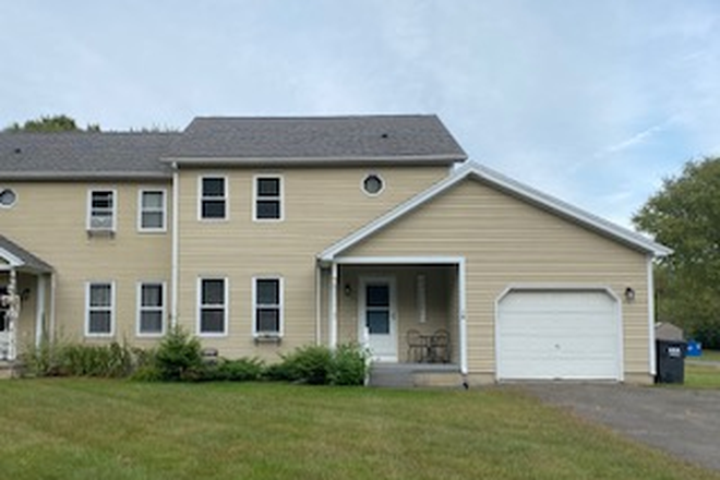 Unit B of duplex - LARGE 3 BED/1.5 BATH $2,675. Close to Amherst or Belchertown center! Available end of Oct/