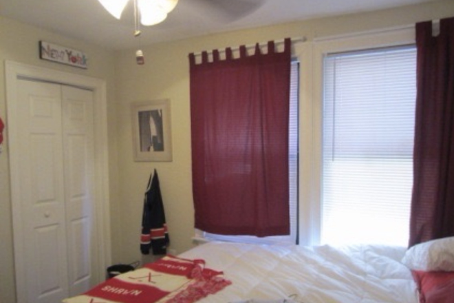 Bedroom - Two Bedrooms ($1040 and $1125) In Duplex Five Bedroom Apartments