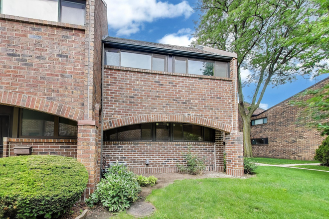 Property View - 821 S Racine Ave Unit D, Chicago, IL 60607, close to campus with attached parking Townhome
