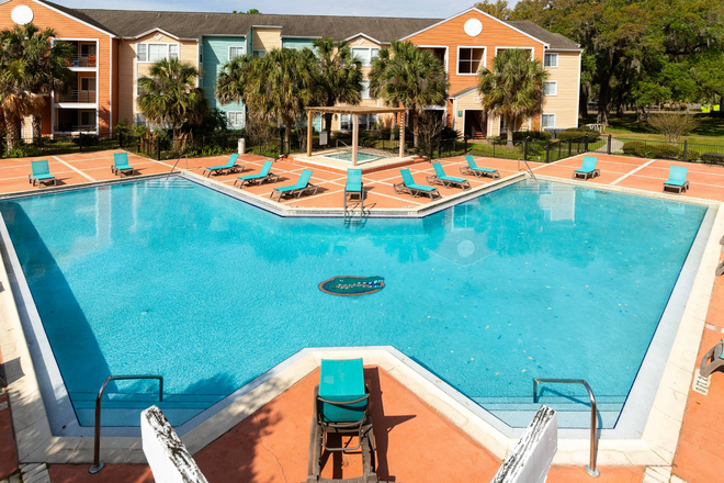 Pool - University Commons -- Near Campus Gate/Shrands -- $590 Private Room all included