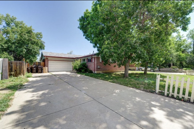 outside street view - hoping for 2 girl roomates to fill this 5 bedroom home!