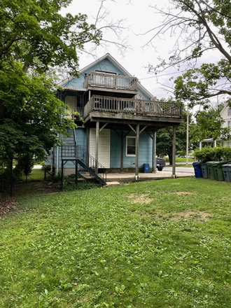 Back yard and decks - 6007 York Rd - 4 Bedroom, 2 Bathroom Apartment: Towson Circulator stop 1 bloc away