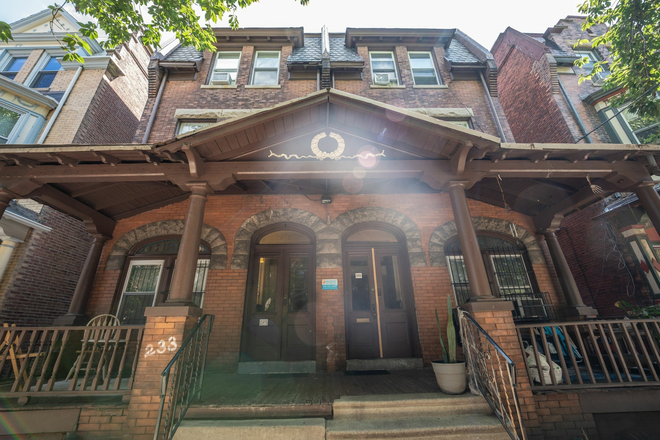 233 Buckingham - 233 S Buckingham Apartments