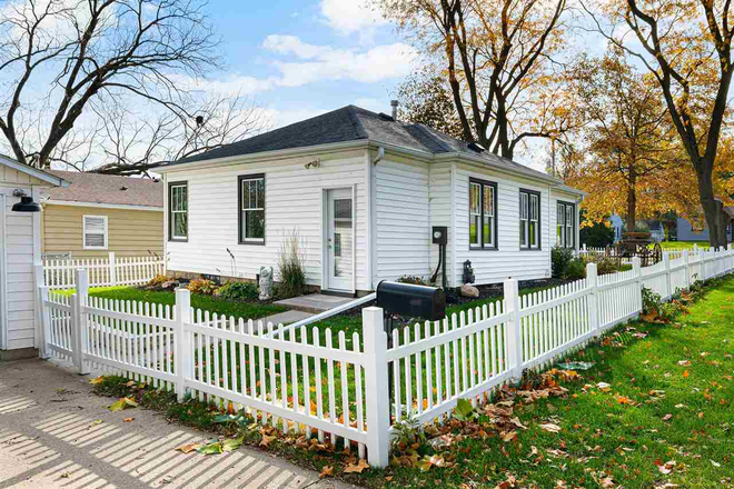 Exterior view - FOR RENT: 2 Rooms Near UI Campus (Fully Furnished)
