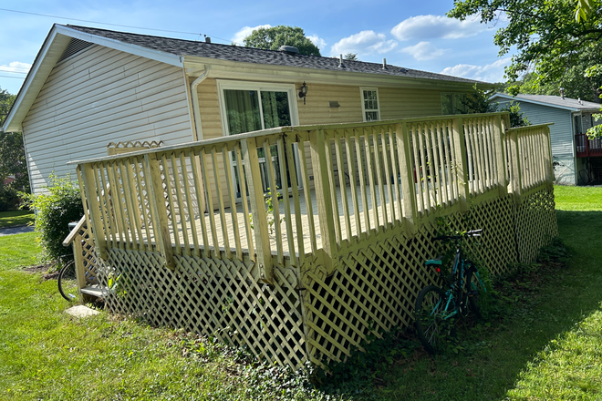 back deck - IMMACULATE HOUSE - WALKING DISTANCE TO CAMPUS. 1 BEDROOMS AVAILABLE FOR RENT