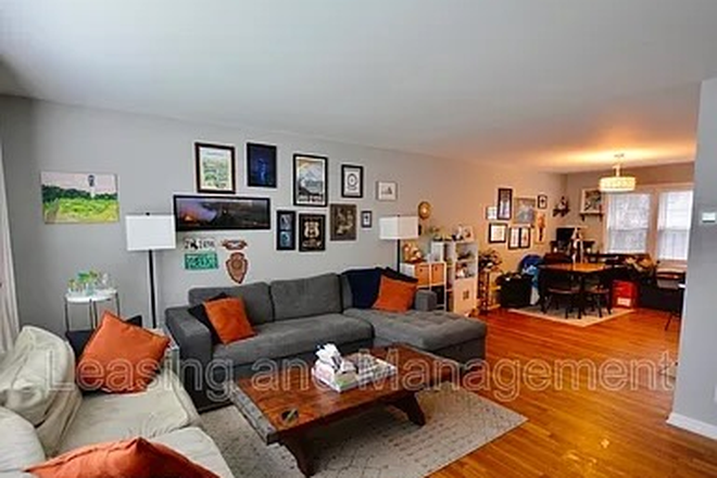 Living Area - Townhouse behind Caviar and Bananas