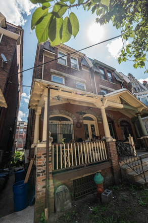 221 Buckingham - University City Housing Apartments