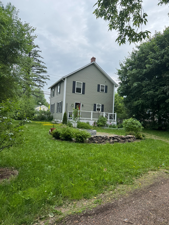 backyard - 3 bedroom single family house in South Burlington