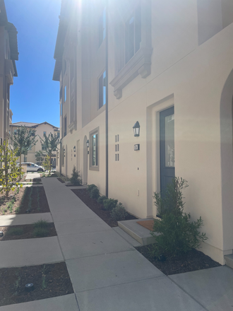 outside - Large Bedroom in Shared Townhome with UCI Professors