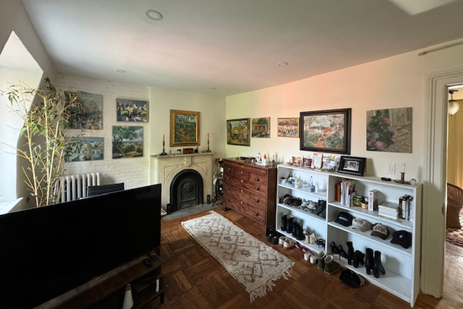 Bedroom shelves - One bedroom in West Village townhouse