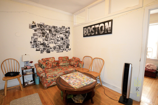 living room - Brookline 3 bed with heat/hot water included - for 9/1/26 Apartments