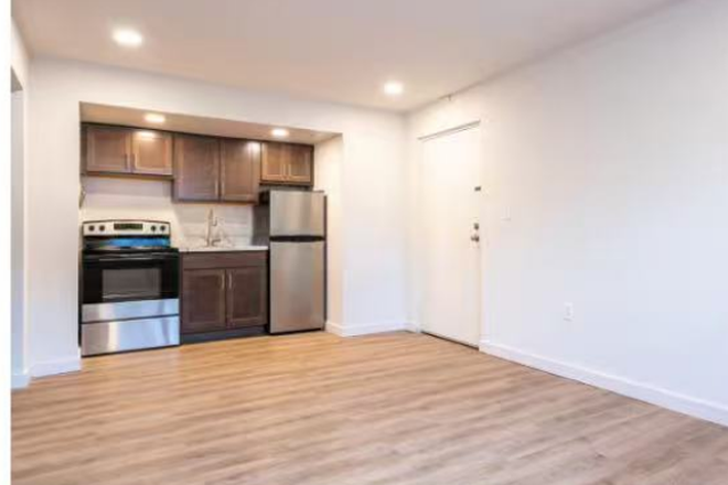 living room - 2328 Moerlein Ave, Uptown property, Good for co-op / internship students Apartments