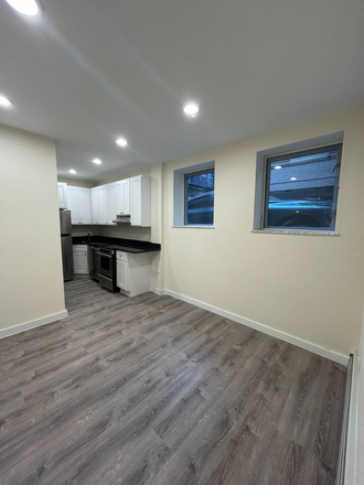 Living room - 3 Bed Available NOW! *CONTACT NOAH 603-470-8181 Apartments