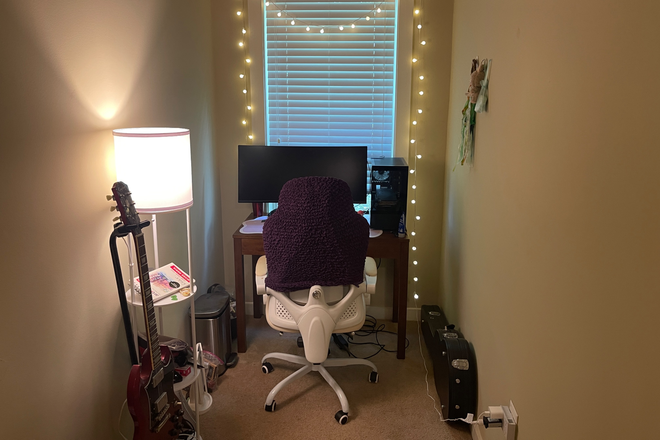 Desk - Highpointe Apartments