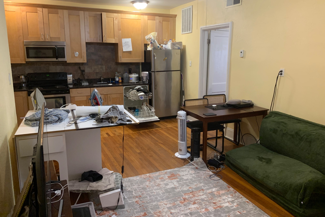 living room/kitchen - 1411 Grove Ave Apartments