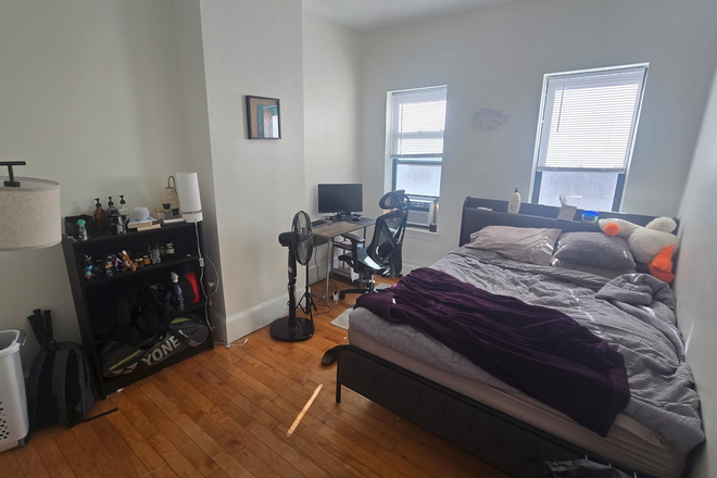 The bedroom up for grabs! - 1 bedroom in a Fenway 2 bedroom apartment (GRAD STUDENT ONLY)