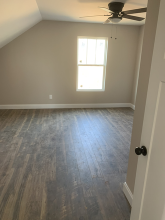 Bedroom, shared bathroom. - House for Rent near campus