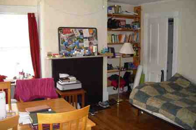 study - Inman St/Prospect St/Broadway Cambridge/Ctrl.Sq furnished studio in a Post-doc house