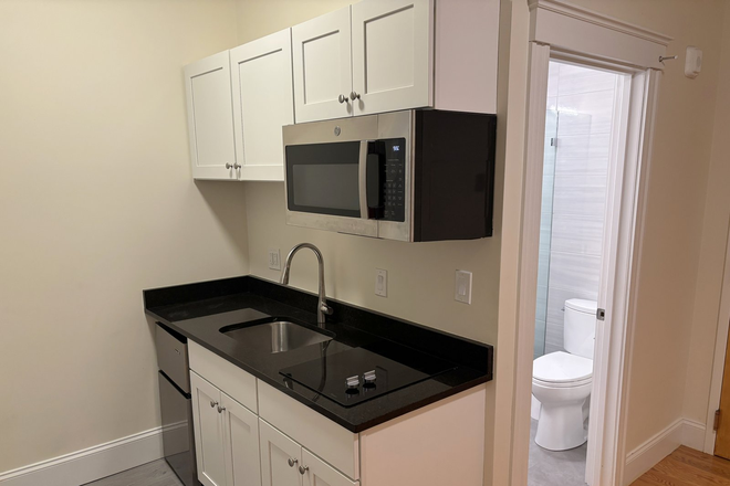 Call/text 602-317-9877 for a showing. - 9-1-26 / Renovated Studio / Granite + Stainless Kitchen / Walk-In Shower / New HWF / Look at Pics!!