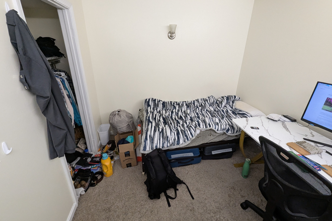 Bedroom - 1b/1b in 3b/3b on Morris Rentals on Vine Street Apartments