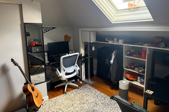 desk - Furnished 1 bed/1 bath apartment (Near Harvard Allston Campus)
