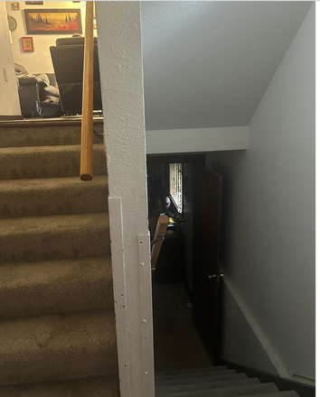 Entrance Stairs - Ringtail 3bd 1.5bth Apartment