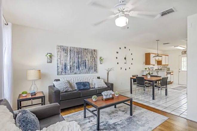 living room - Campus Crossings on Alafaya Townhome
