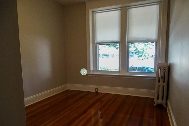 1 - Jan 1st! - Spacious Packards Corner 2 bed, H/HW inc. NO FEE! Apartments