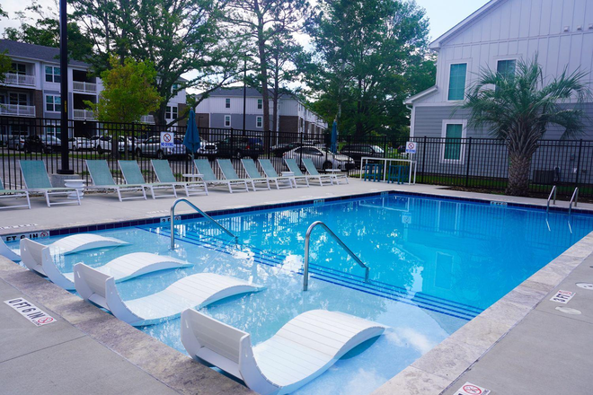 Pool - Cottages Apartment Available December/January (super close to campus!!!)