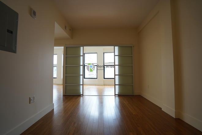2 - September 2026, Luxury Downtown 2 bed/1 bath, No Fee! Apartments
