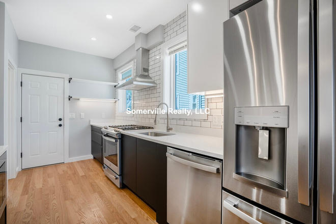 Kitchen - 27 Linden Street Apartments
