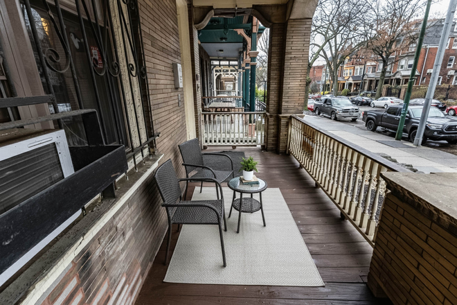 4016 Spruce Porch - University City Housing Apartments