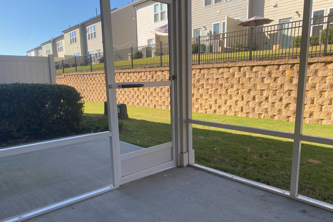 Screened in back porch - Southpoint Townes Townhome, 3b 2.5/b. Close to Duke and UNC