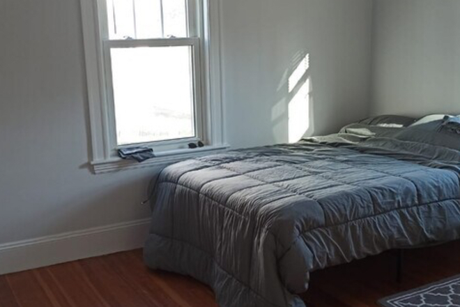 Bedroom - Beautiful four bedroom unit close to campus with parking and backyard House