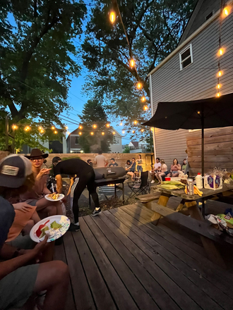 Back Yard Gathering - Short Term Leases - Private Room In Vibrant Community - Logan Square House