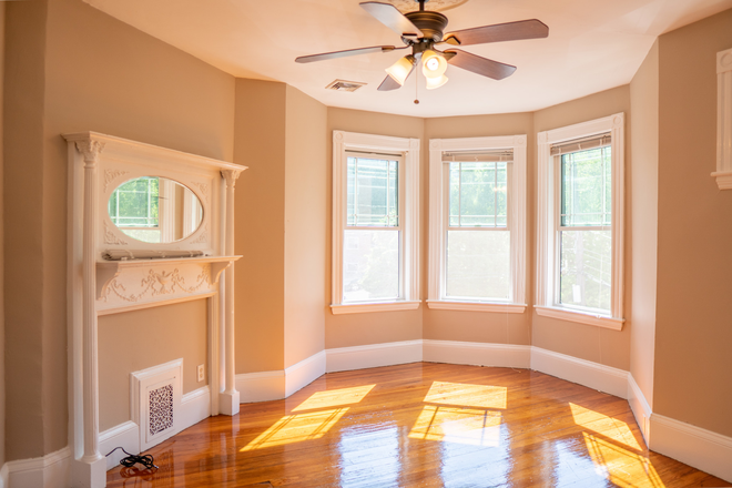 Call NOW for showings! 617-236-8600 - PARKER HILL TERR - TOP FLR 7BR UNIT FOR *9/1/2026* W/ 2 BATH, LNDRY IN BLDNG, RNTL PRKNG, DECK, YARD Apartments