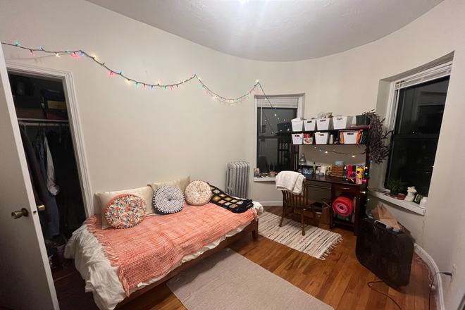 Bedroom - Apartment near campus