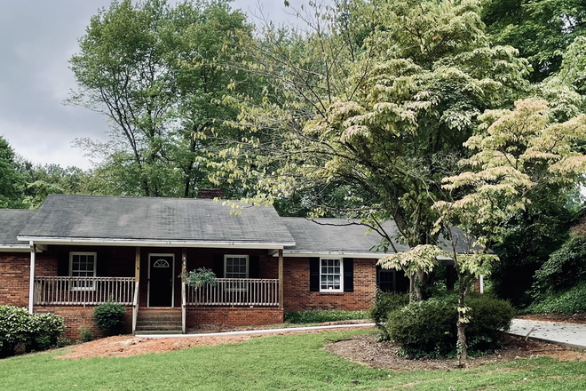 Outside Streetview - Charlton Farms Luxury Student Housing House