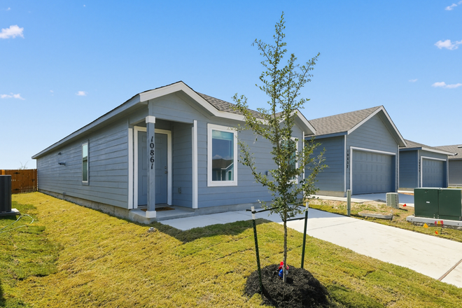 front - Pet Friendly 4BR House  • 15 Min to Texas A&M SA • Private Patio