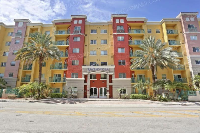 front entrance to the building - Cozy Rooms in a Quiet Shared Apartment