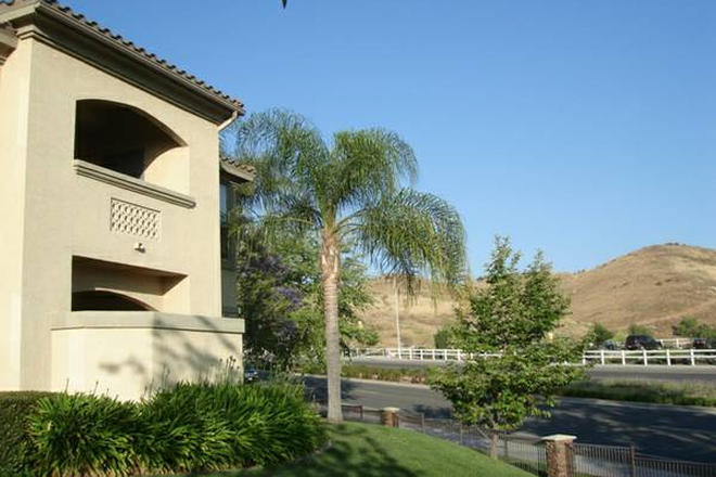 Outside, Central Ave and hiking area - 2 Bed, 2 Bath condo, $2250, 960sq.ft., upstairs, in-unit laundry, parking, pool, clubhouse