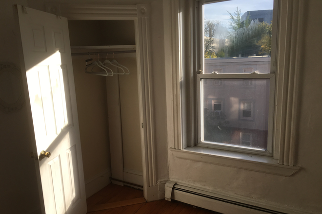 Bedroom - $800 room available at Harvard St apartment (just next to MIT campus) within a 4-bdr apt