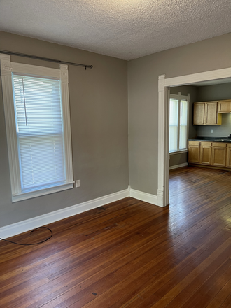 LR - 25/26 - One-Bedrooms Near Campus! Free Internet Apartments